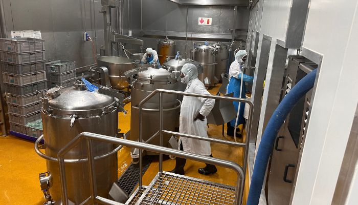 dc norris400 lt transfer vessels in use in a food manufacturing facility